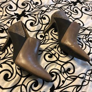 Yummy AK Yanessi booties- Sz 8.5